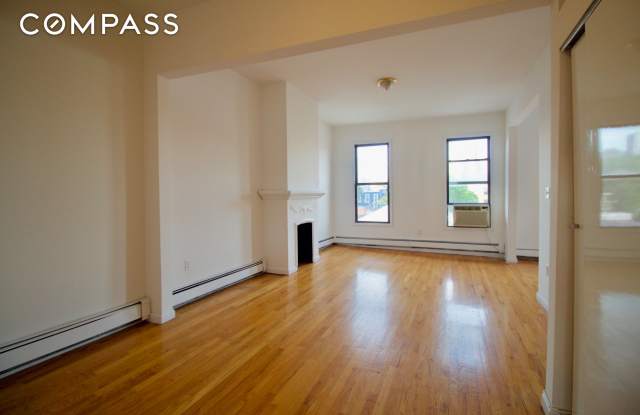 546 Union Street Gallery 2
