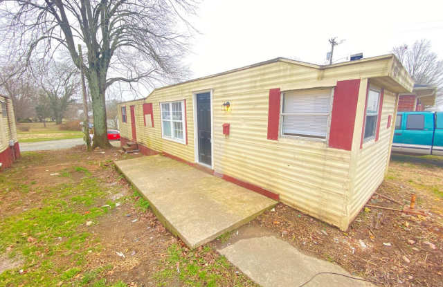 2bed/1bath trailer in downtown Landis all electric Gallery 3
