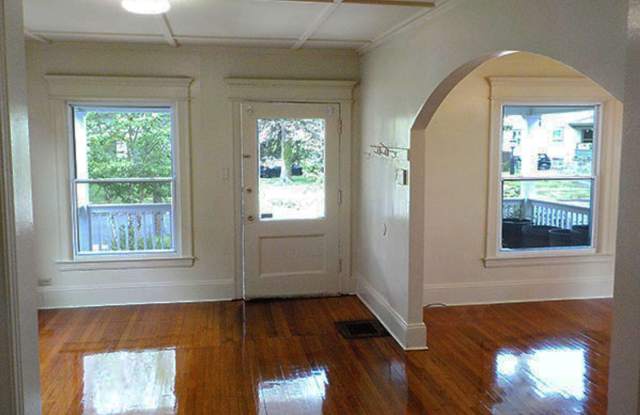 515 Allen Street - Available 6/1/27 Spacious Single Family Home With Private Back Yard Gallery 4
