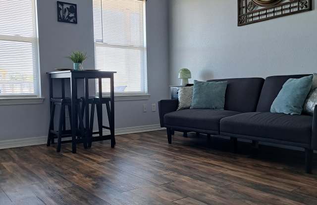 2500 Gladiolus St photos photos