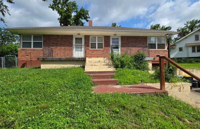 Spacious 1-Bedroom Duplex with Plenty of Kitchen Storage photos photos