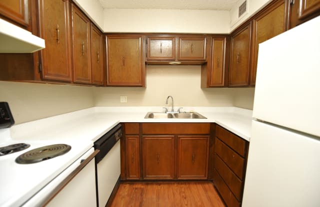 Raintree Meadows Apartment Homes Gallery 2