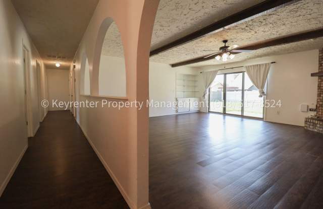 AVAILABLE NOW! 1/2 OFF FIRST MONTHS RENT, IN THE HEART OF BROKEN ARROW! Gallery 4