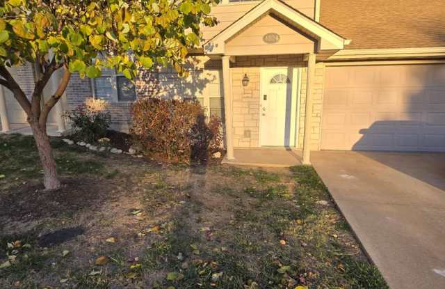 Updated 4 bed 2 bath Town House - 4804 Edenton Boulevard, Columbia, MO 65202