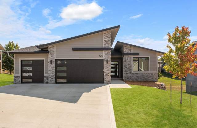 Executive home for rent! Excellent location Call Kevin or Colin 515-334-3345 or 515-689-9819 photos photos