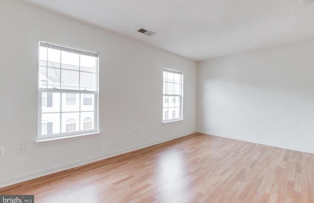 43727 CLEAR LAKE SQUARE Gallery 3