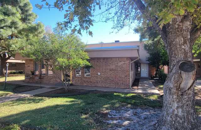 LUXURY LARGE UPDATED COLONIAL PARK CONDO - 3521 Adenmor Court, Clovis, NM 88101 LUXURY LARGE UPDATED COLONIAL PARK CONDO - 3521 Adenmor Court, Clovis, NM 88101