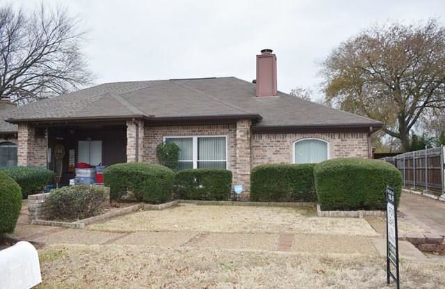 204 E Denton Drive - 204 East Denton Drive, Euless, TX 76039