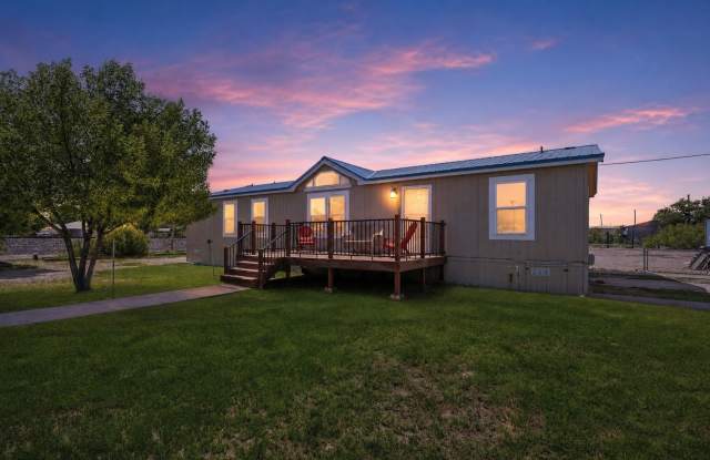 Spacious 3BR House with Den near Dona  Ana Rd & Thorpe Rd photos photos
