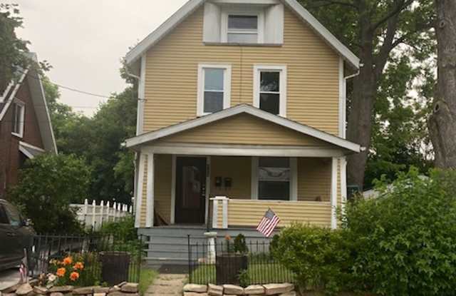 $850 North Hill upper apartment of the duplex Section 8 1 bedroom voucher accepted photos photos
