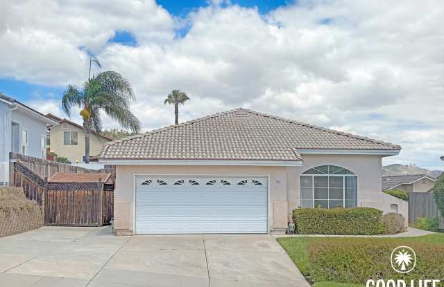 Gorgeous 3B/2BA House w/ Attached Garage, Storage Sheds, and Tons of Space! photos photos