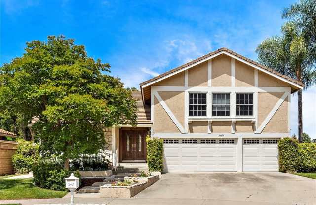 20875 Paseo Roble Gallery 2