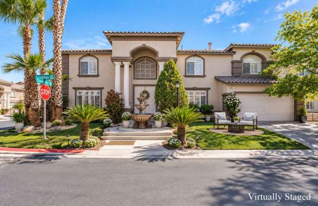 Luxurious Home in Gated Community Gallery 1