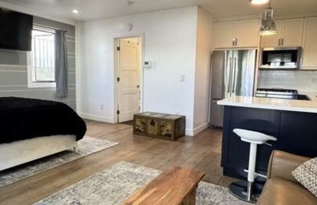 116 1/2 Thornton Pl Gallery 4