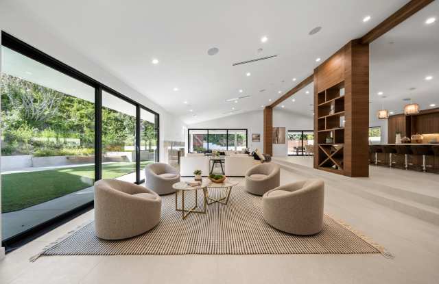 16105 Clear Oak Dr Gallery 3