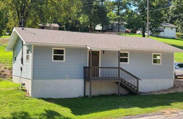 Charming 3BR, 1.5BA Rental in Anderson, MO – Pet-Friendly Haven! photos photos