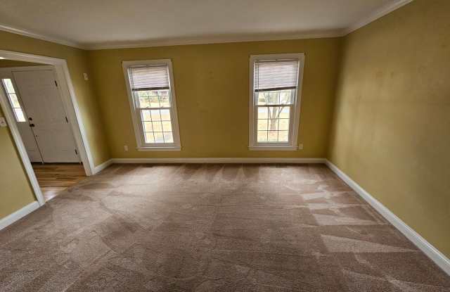Beautiful Must See 4Bedroom Home on Country Club! Gallery 4
