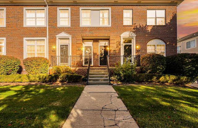 Available now!!Welcome to this charming 2-bedroom, 2-bathroom Condo in Sterling Heights, MI. photos photos