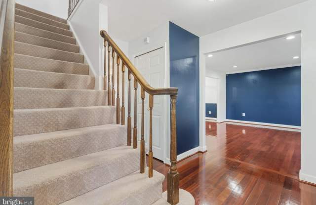2621 JOHN MILTON Drive Gallery 4