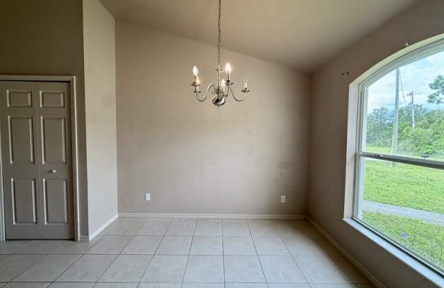 4129 NE 19th Place Gallery 4