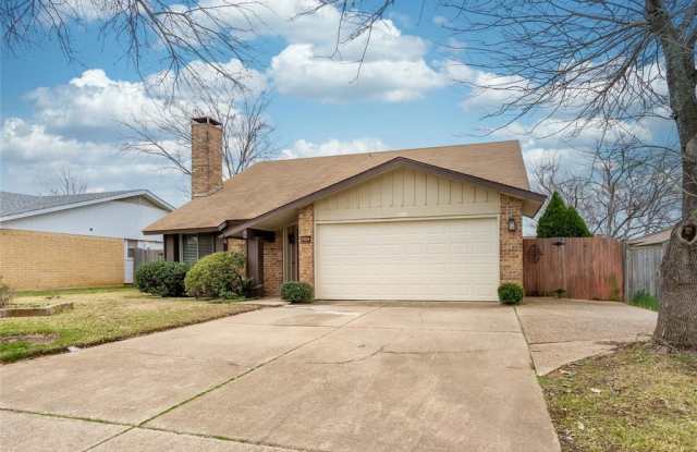 3024 Meandering Way - 3024 Meandering Way, Bedford, TX 76021