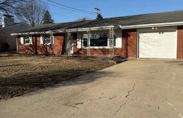 Incredible 5 bed 3 bath home in Normal - 1109 Bakewell Avenue, Normal, IL 61761