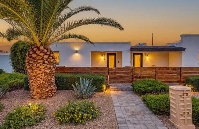 Gorgeous, Open Concept Two Bed Two Bath near Old Town Scottsdale! Gallery 2