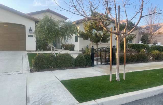 LIKE NEW WINDERMERE SEVEN OAKS HOME - READY NOW! - 2915 Mandalay Place, Bakersfield, CA 93311