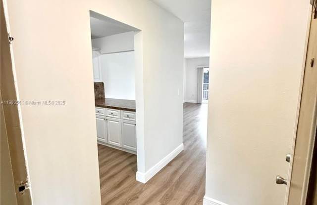 2400 NW 16th St Rd photos photos