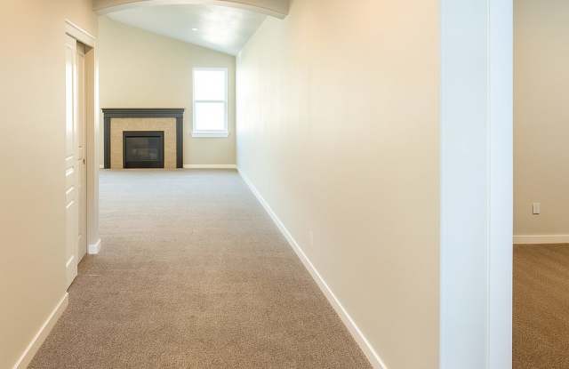 Gorgeous single-level 3x2 with fully fenced yard, AC, and soaking tub. Gallery 3