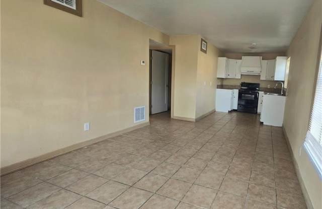 900 N Mike Chapa Avenue photos photos