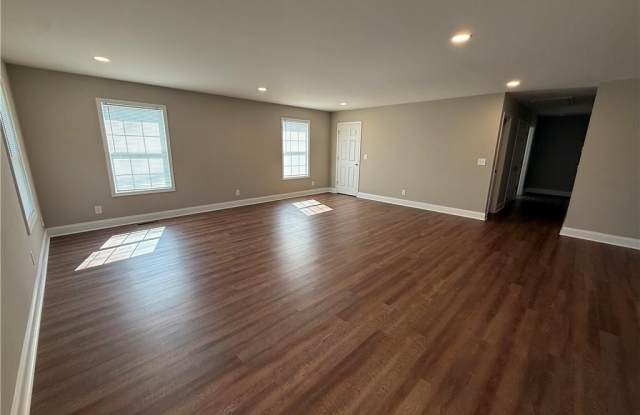 5915 Maiden Lane Gallery 2