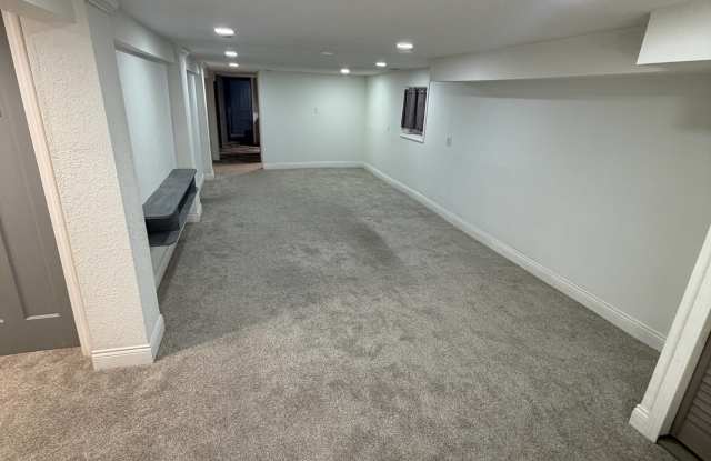 5136 West George Street Gallery 1