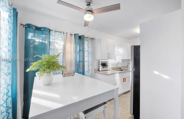 1821 SW 11th Ct Gallery 3
