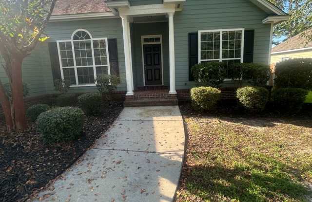 Southern Charm and Modern Comforts Await in this Exquisite Valdosta Home Gallery 3