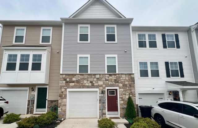 4 Beds, 3 Full/1 Half Bath Townhome in Charles Town Gallery 2