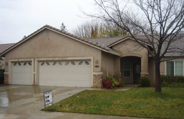 4 bedroom 2 bath house in Yuba City - 1591 Esplanade Way, Yuba City, CA 95993