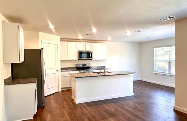 Modern 3-Bedroom Home with Fenced Backyard & 2-Car Garage Gallery 3