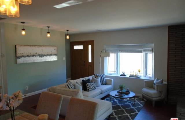 1500 East WOODBURY Road Gallery 4