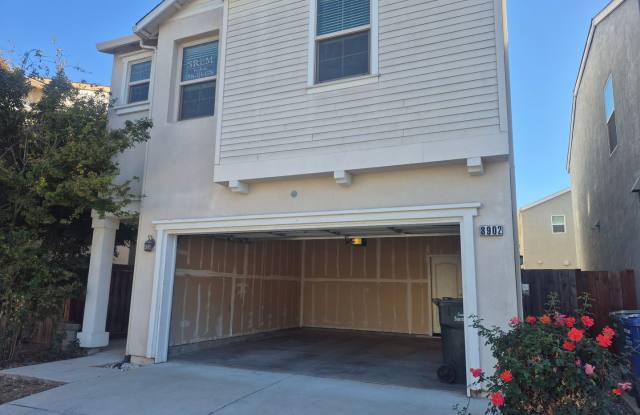 Updated 4 Bedroom Home Gallery 1