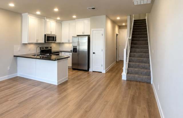 Modern Farmhouse 3BR Townhome in Edmond Gallery 4