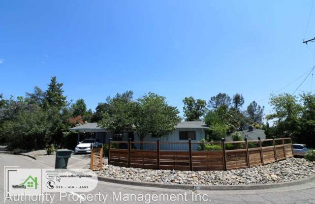 303 Pearl Street - 303 Pearl Street, Redding, CA 96003