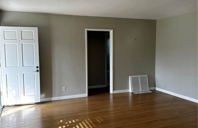 4718 Montair Avenue Gallery 3