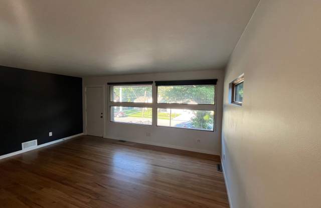 NEWLY RENOVATED 2 BED 1 BATH Gallery 4