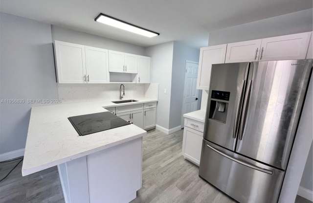 883 NE 39th St photos photos