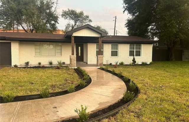 3000 Royal Palm Circle photos photos