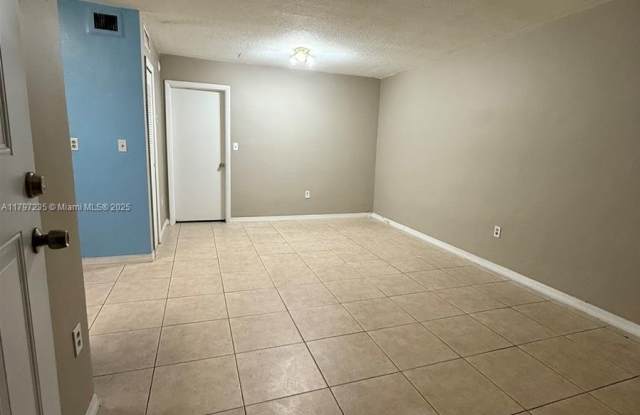 1525 NW 19th Ter photos photos