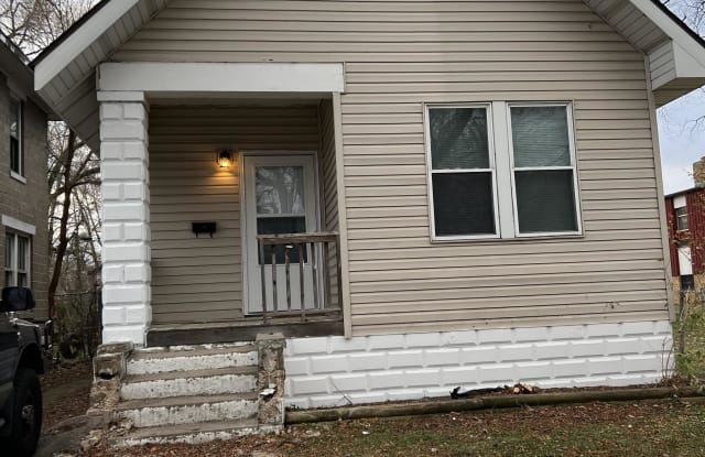 1011 South Greenlawn Avenue photos photos