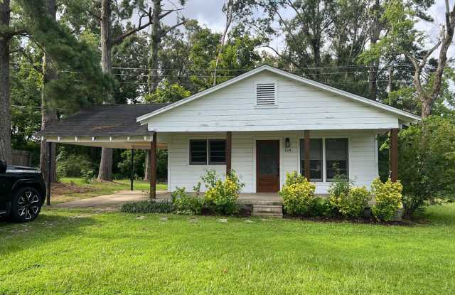 Standalone home with yard close to Square! photos photos