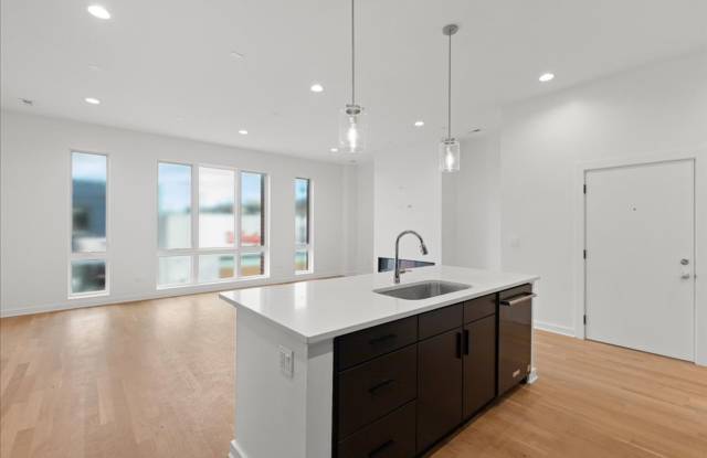 2 Bedroom, 2 Bath Apartment in Heart of West Town photos photos